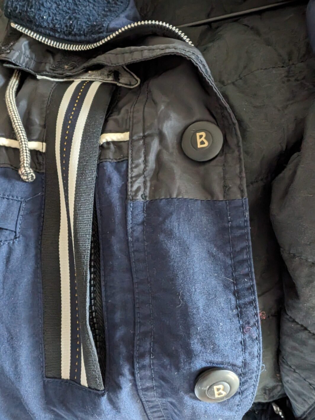 1990s Wagner Skiing Coat | Dark Navy Blue | Full Zipper & Button Closure | Excellent Condition