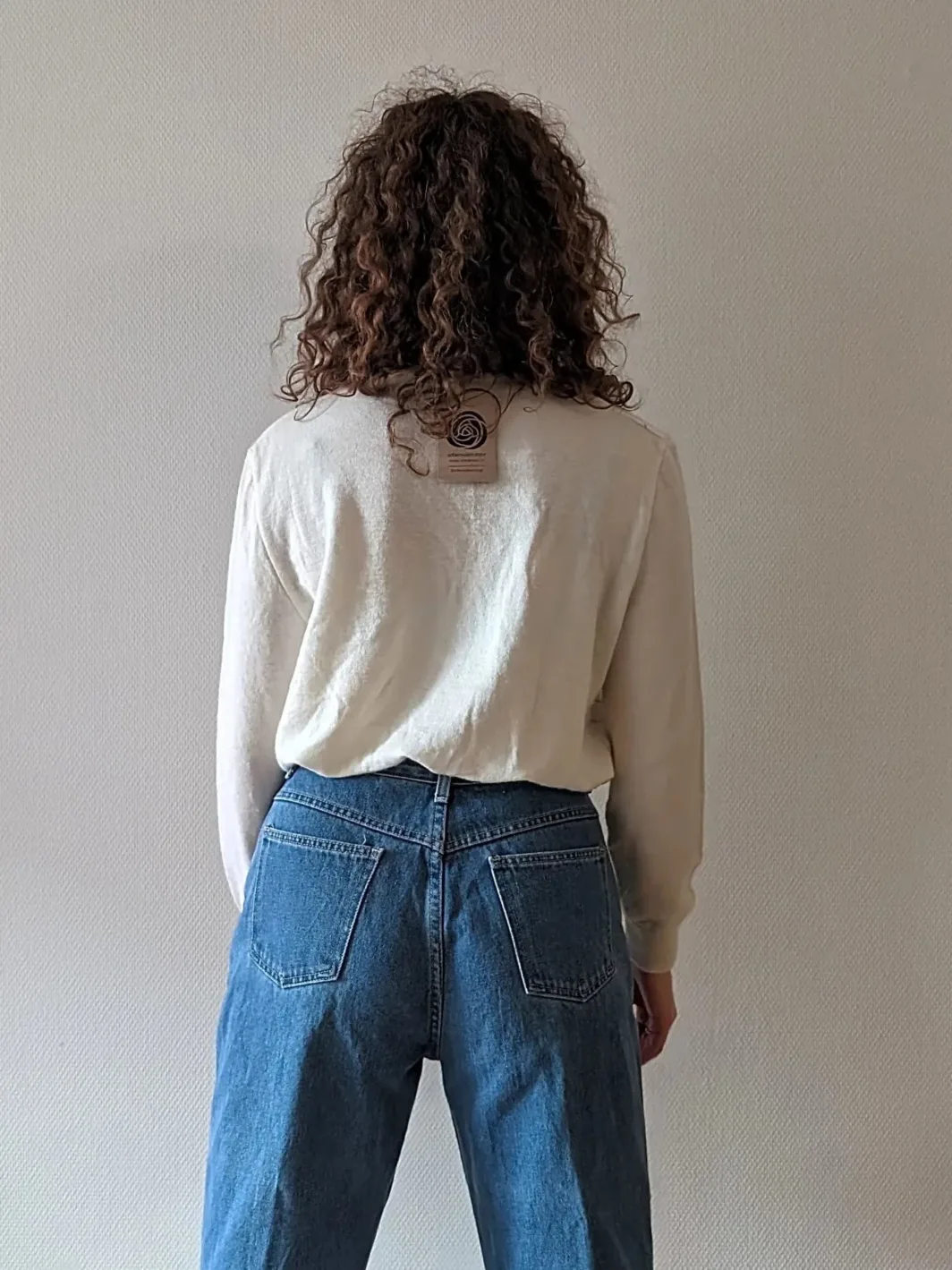 Chic 1970s Golden Swirl Sweater | Size M | Cozy Year-Round Wear